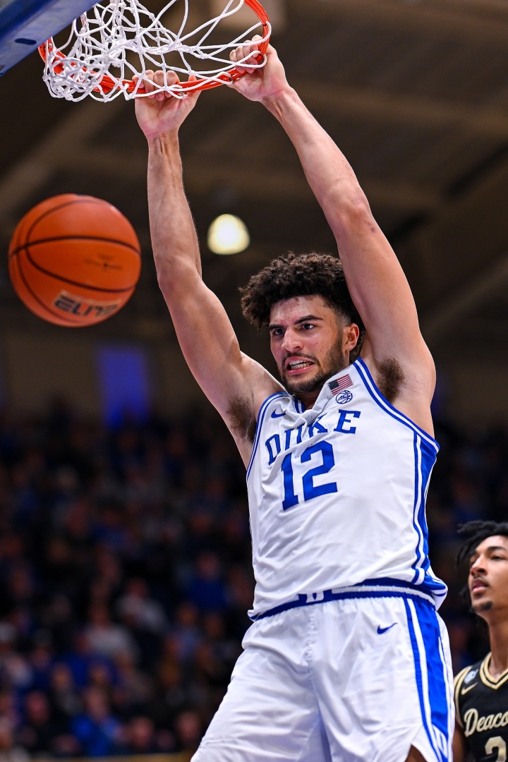 xingkong.com-真猛将~状元热门卡梅隆·布泽尔轰32分9板4助3断 杜克开季18胜1负